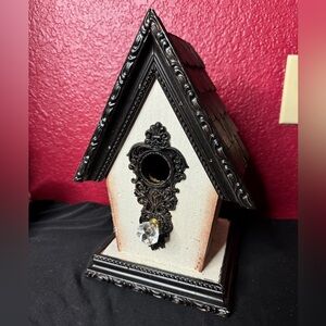 Decorative birdhouse